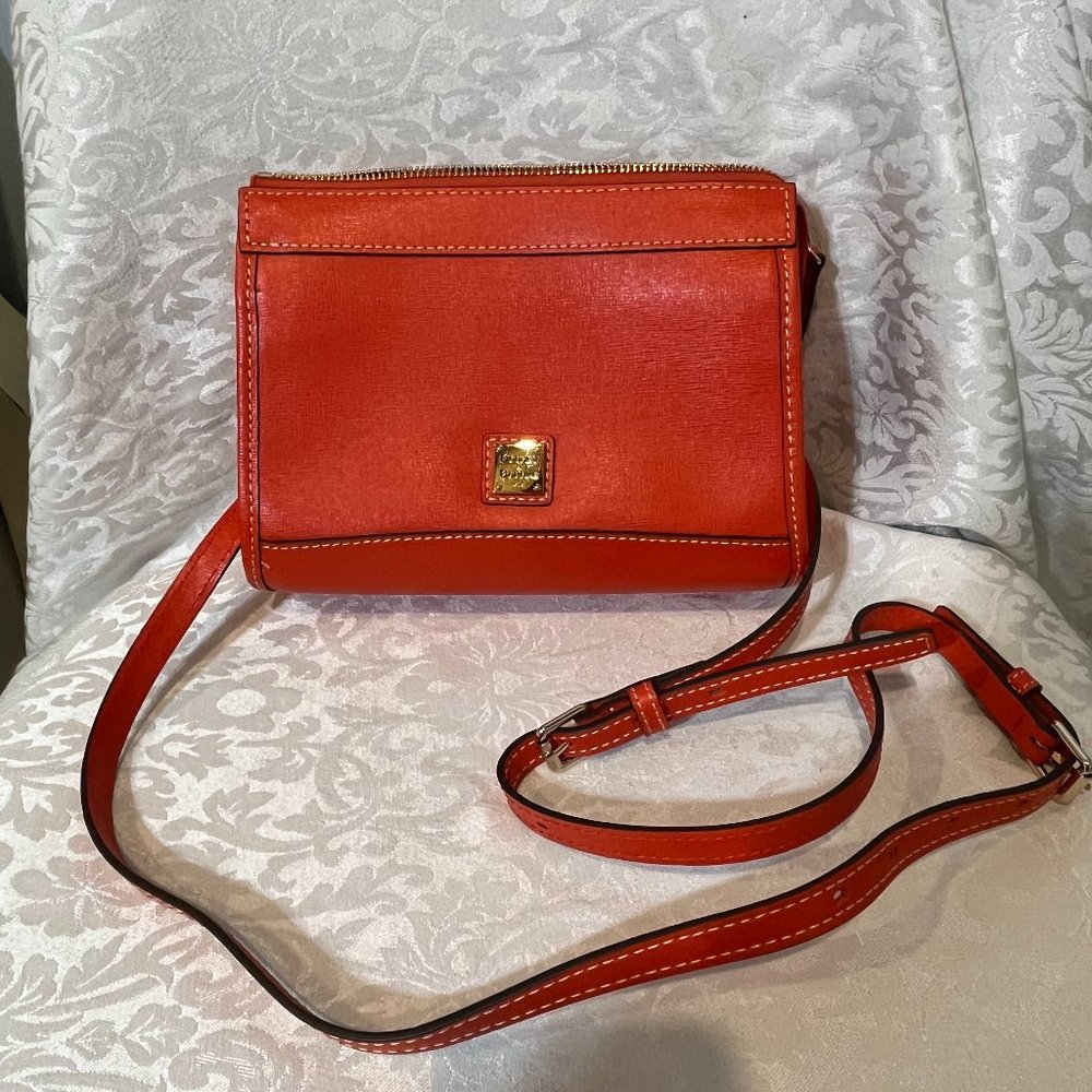 Dooney & Bourke Pebble Grain Crossbody new. Unused without tags